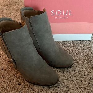 SOUL Naturalizer Women's Haley, Light Grey Ankle Booties